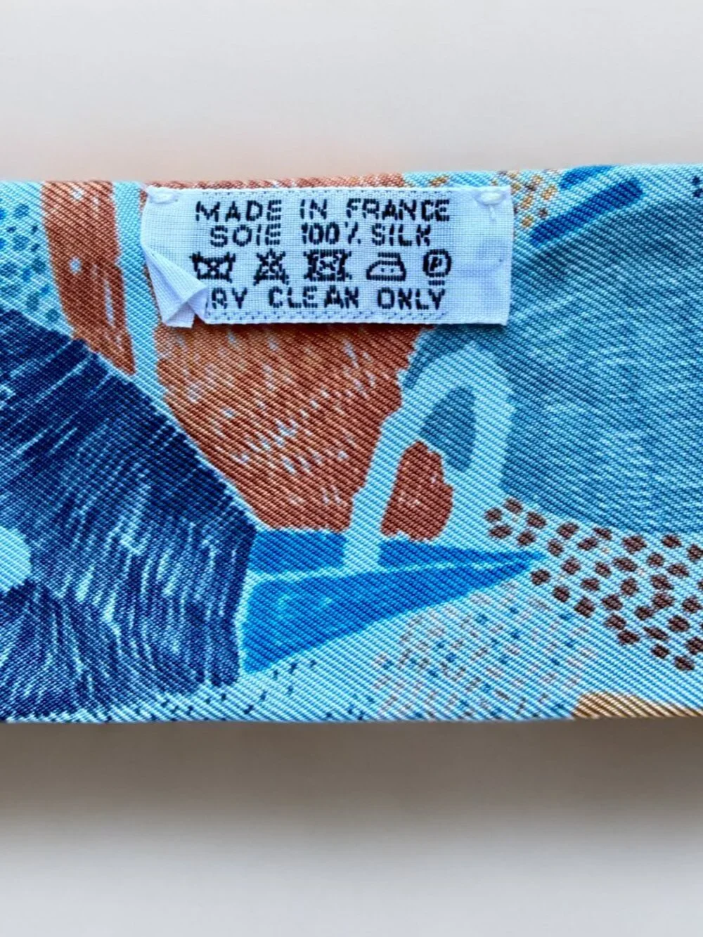 Hermes Blue Chacun Fait Son Nid Silk Twilly Scarf